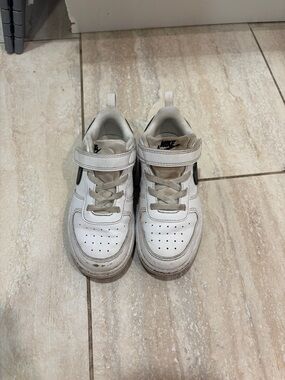 Nike White and Black Kids Low-Top Sneakers